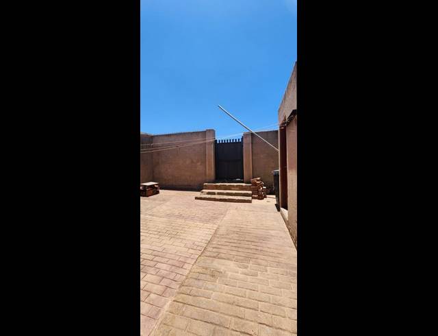 3 BEDROOM HOUSE FOR SALE IN ROSSLYN